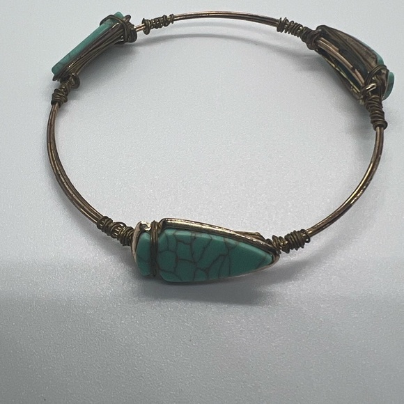 Vintage arrow head bracelet. Brass and turquoise costume bracelet - Picture 8 of 15